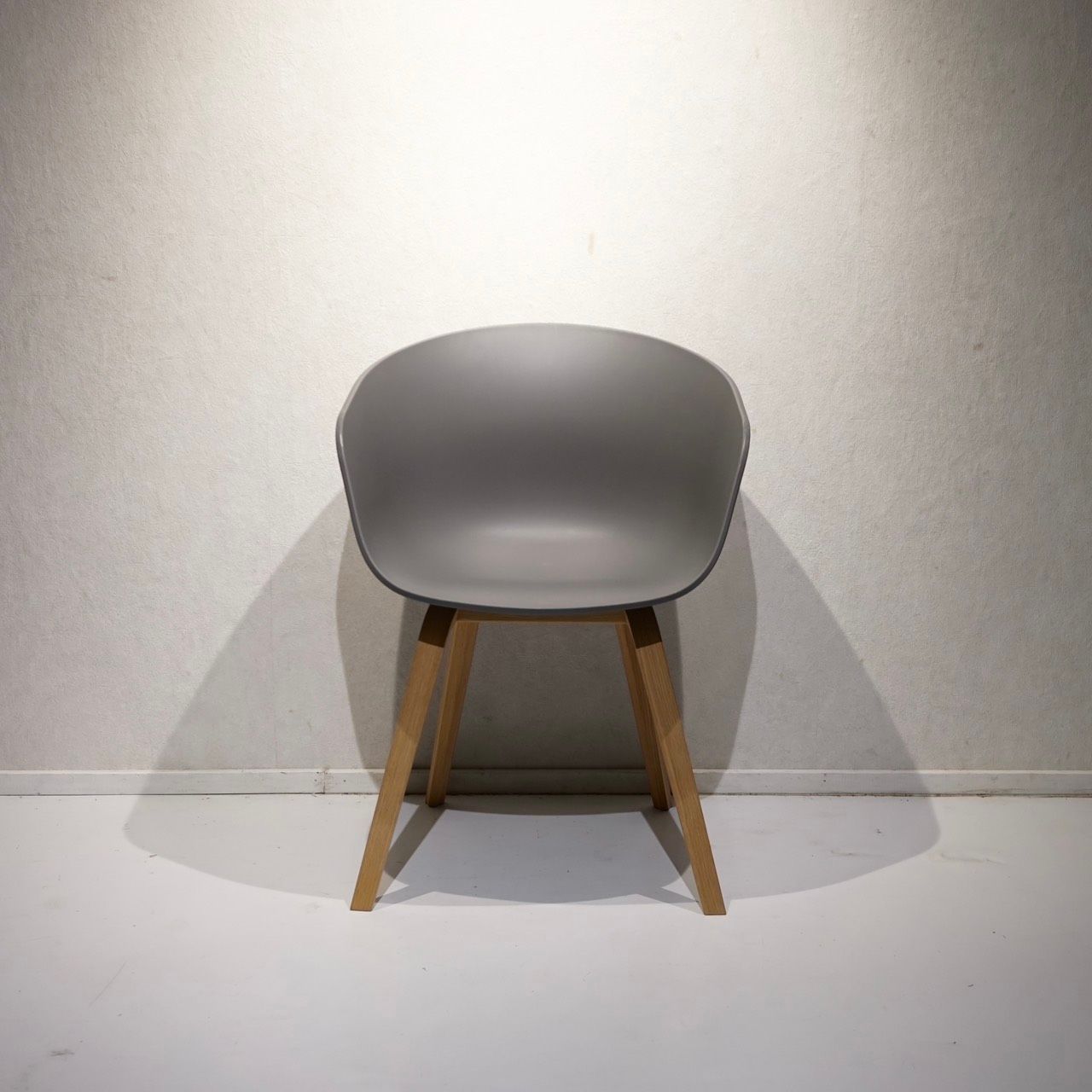HAY ヘイ ABOUT A CHAIR アバウトアチェア ダイニングチェア アームチェア チェア 椅子 樹脂座面 オーク脚 北欧 モダン ホテルライク