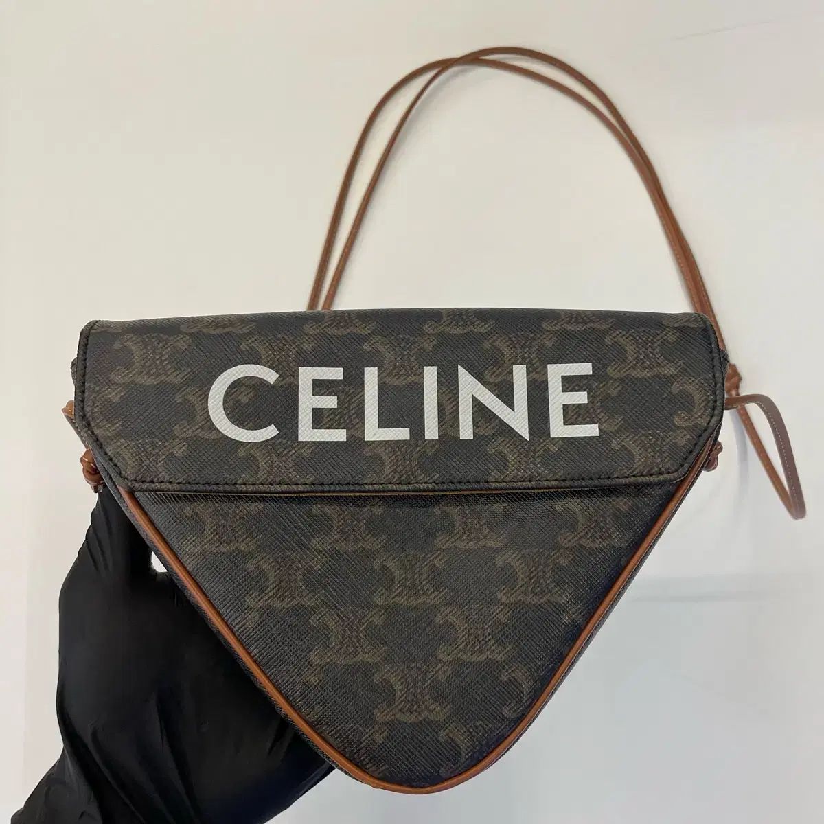 ほぼ新品 Celine(セリーヌ) トライアングルバッグ クロスバッグ ほぼ新品 Celine(セリーヌ) トライアングルバッグ クロスバッグ
