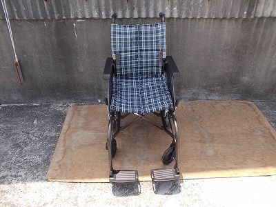 TS-25-0707-08 一部地域を除き 介助用標準車いす WAVIT ウェイビット WA16-40 レッグサポートなし キズ有