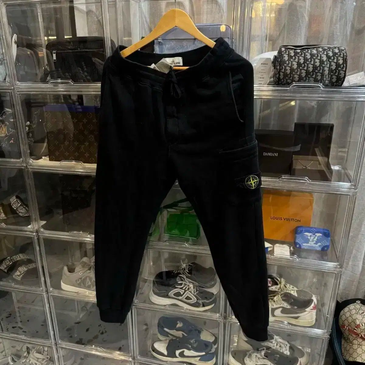 STONE ISLAND ストーンアイランド ジョガーパンツ ブラック