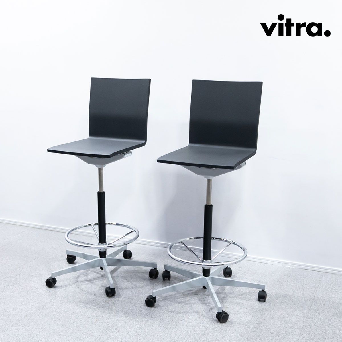 展示品】Vitra ヴィトラ .04 Counter カウンター チェア 2脚セット ブラック マールテン・ヴァン・セーヴェレン 定価37万 -  メルカリ