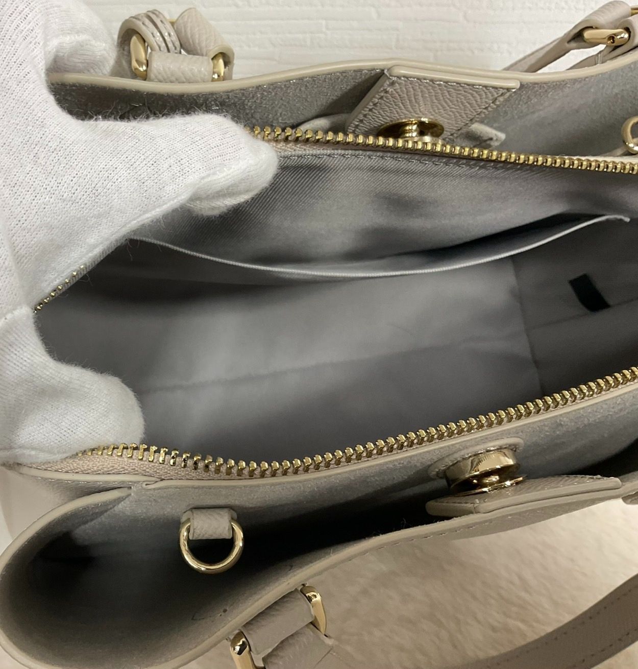 中古美品正規品 FURLA ミネルヴァs ハンドバッグ グレー 2way - メルカリ