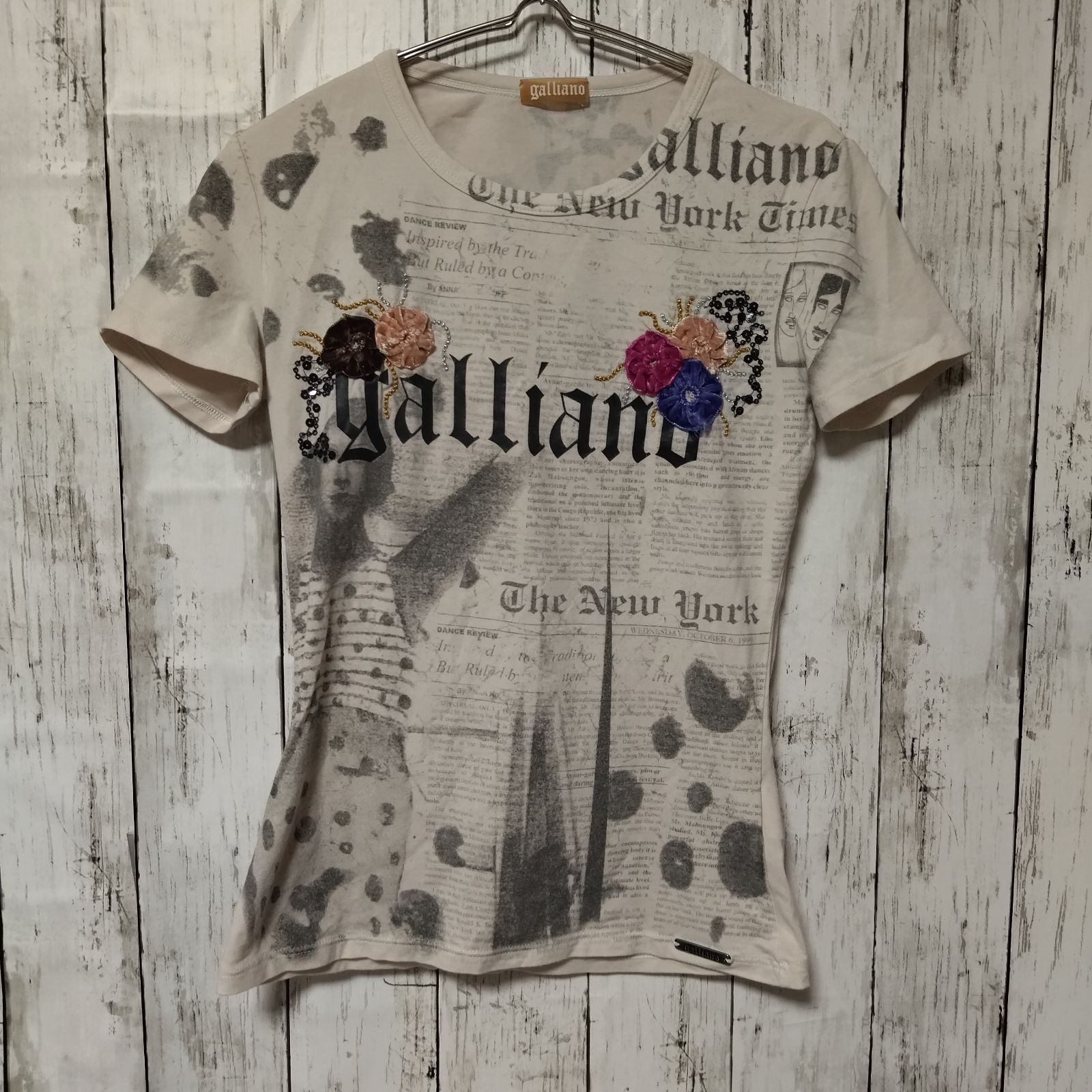 John Galliano ニュースペーパーTシャツ白JOHNGALLIANO - Tシャツ