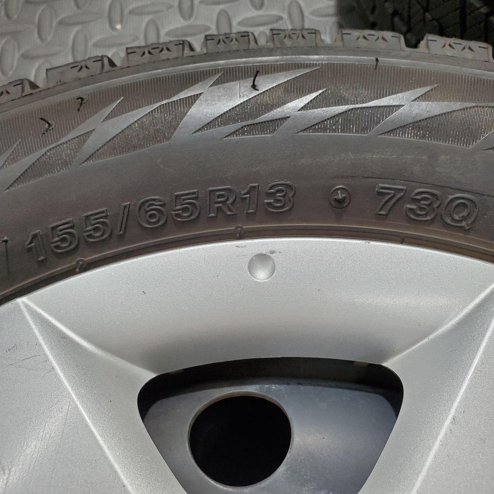 スタッドレスタイヤ 1048R