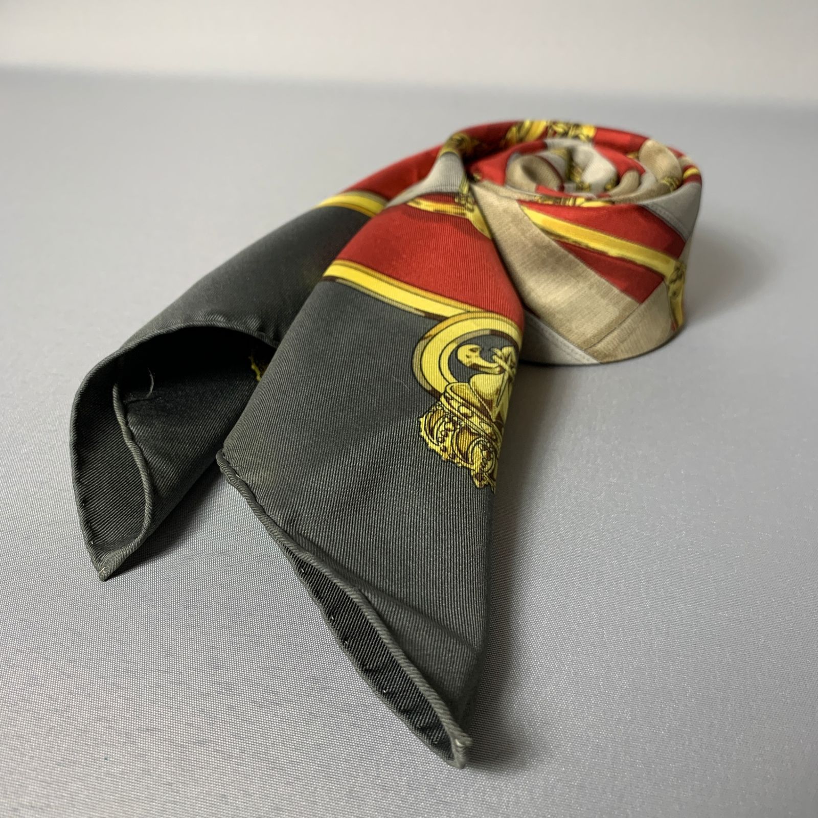 通販 激安 グレー スカーフ カレ90 2503-69｜エルメス CAVALCADOUR メルカリ - 小物