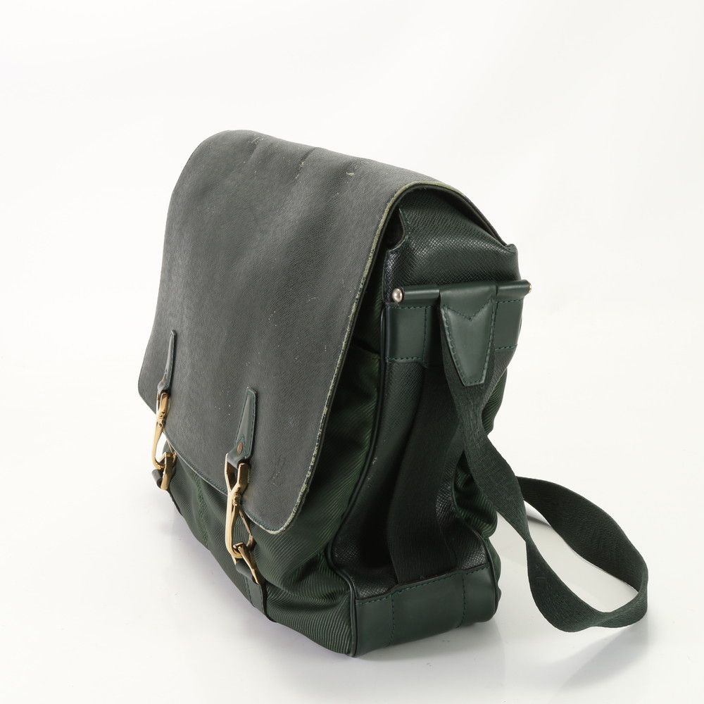 ルイ ヴィトン タイガ デルスー エピセア 深緑 メッセンジャー