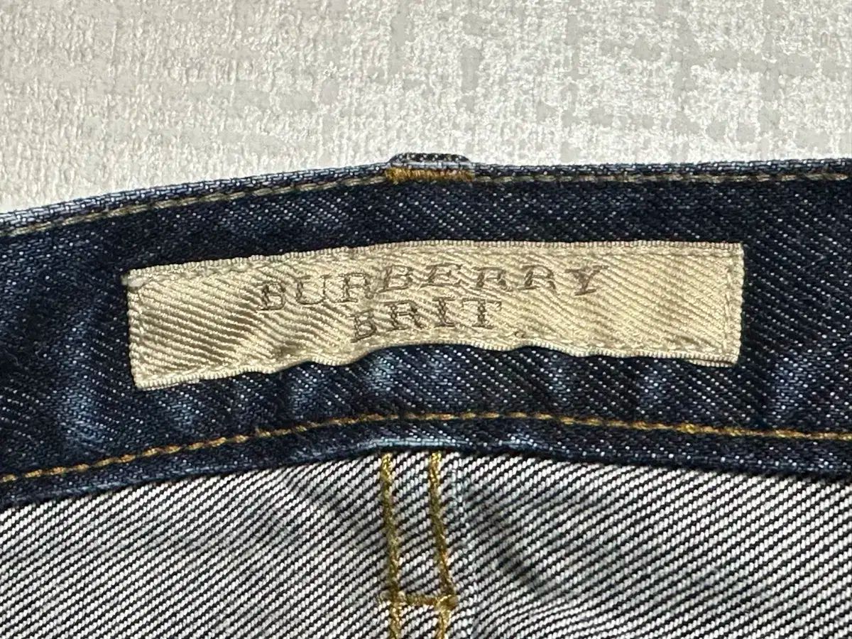 美品　BURBERRYBRIT　バーバリー ブリット　レディース　デニム　30 BURBERRY - バーバリーブリット スキニーデニムパンツ W28