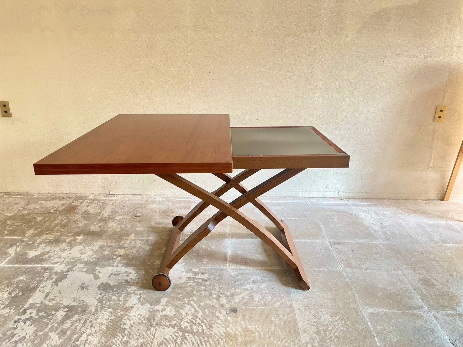 カリガリス昇降テーブル【ほぼ送料のみで販売‼️】 カリガリス昇降テーブル【ほぼ送料のみで販売‼️】