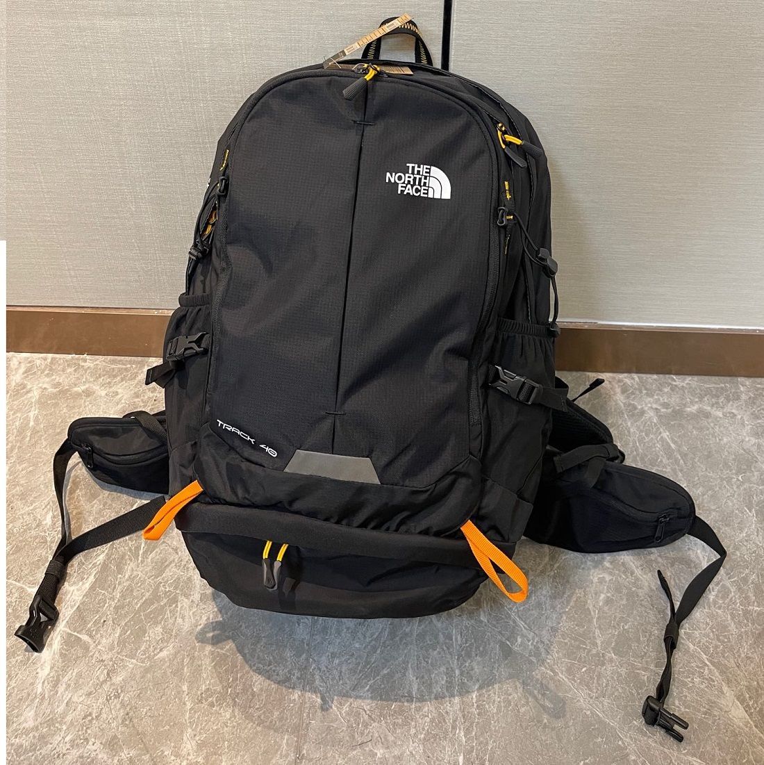 新品 THE NORTH FACE ノースフェイス メンズ レディース リュック 40L 大容量 登山バッグ バックパック 合宿 旅行 おしゃれ -  メルカリ