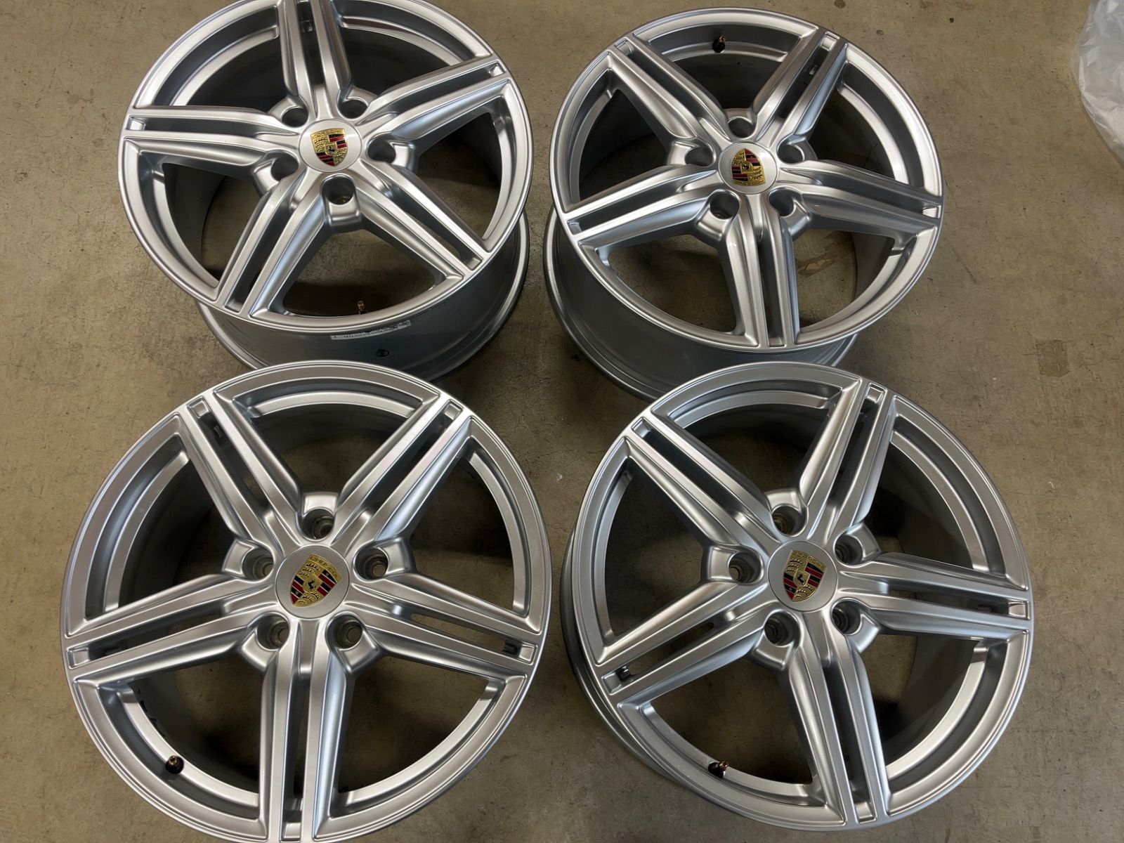 ポルシェ カイエン 純正品 19インチ 4本セット