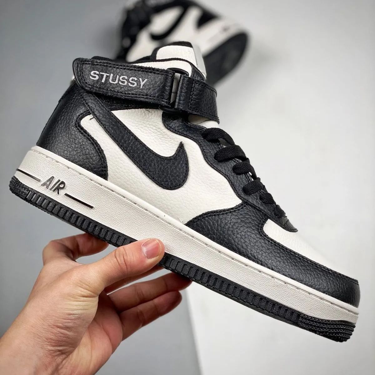 Stussy × Nike Air Force 1 Mid 