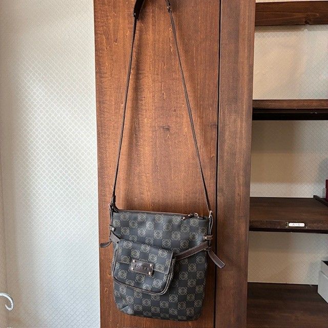 オールド　ロエベ　ショルダーバッグ　アナグラム　サコッシュ　カメラバッグ　レザー ロエベ LOEWE アナグラム カメラバッグ ショルダーバッグ. LOEWE