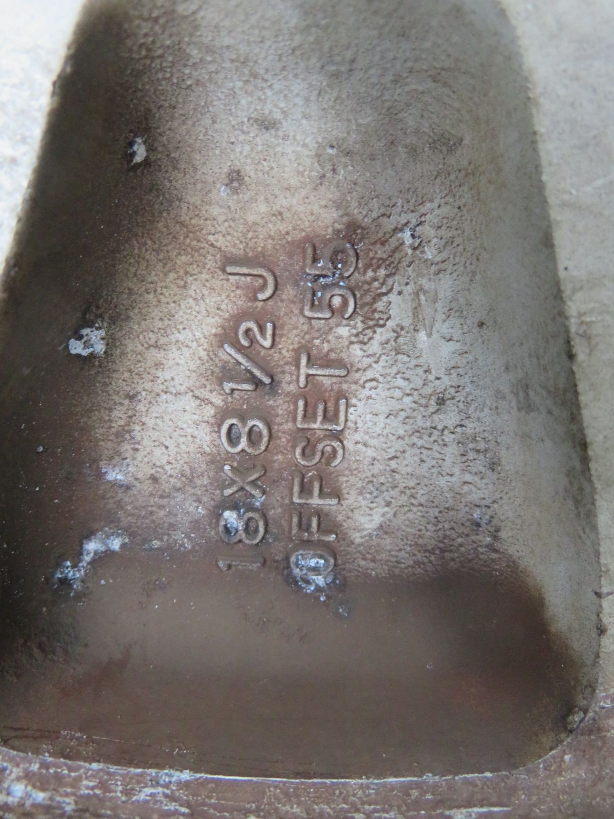 全国送料無料。 SFC2178 スバル WRX STI GRB GRF GVB GVF 純正 18インチ 18×8.5J 55 5穴 PCD114.3 ホイールタイヤ 245 45R18 製 インプレッサ レヴォーグ 人気急上昇!!