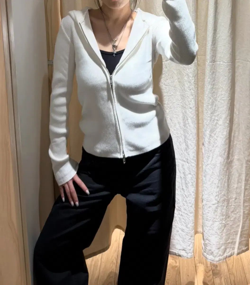 Brandy Melville ブランディー メルビル ニット フーディー 白
