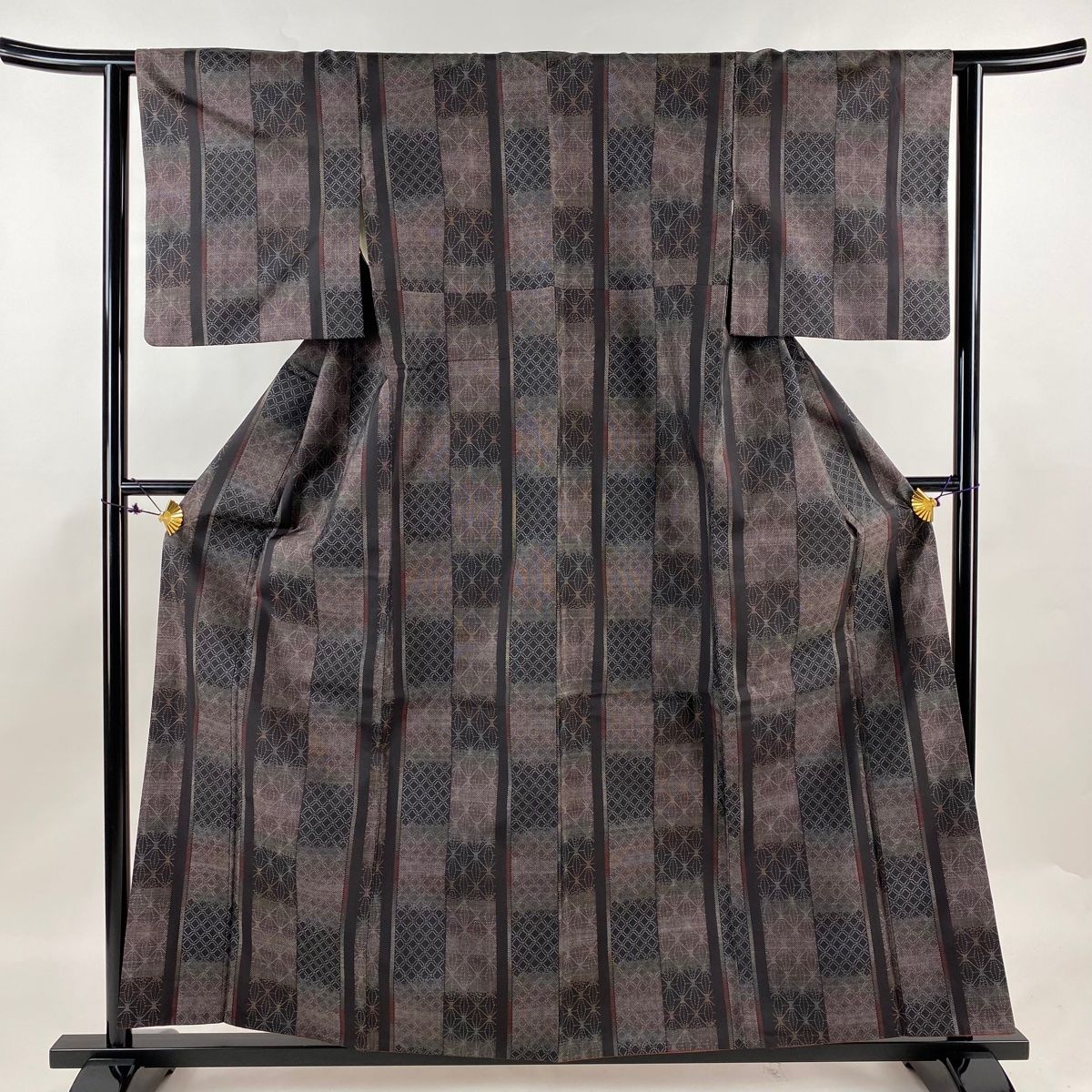 紬 身丈159cm 裄丈62cm S 袷 縞 有職文様 黒 正絹 秀品 【中古  