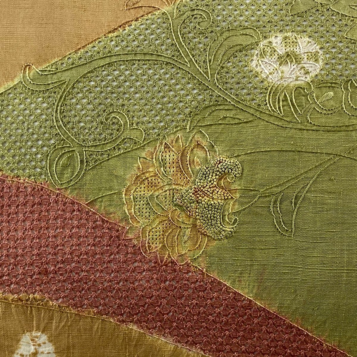 開き名古屋帯 秀品 紬地 花唐草 扇面 刺繍 絞り 黄土色 正絹