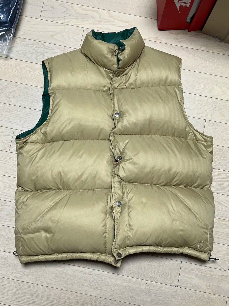 OUTSTANDING ダウンベスト リバーシブル M