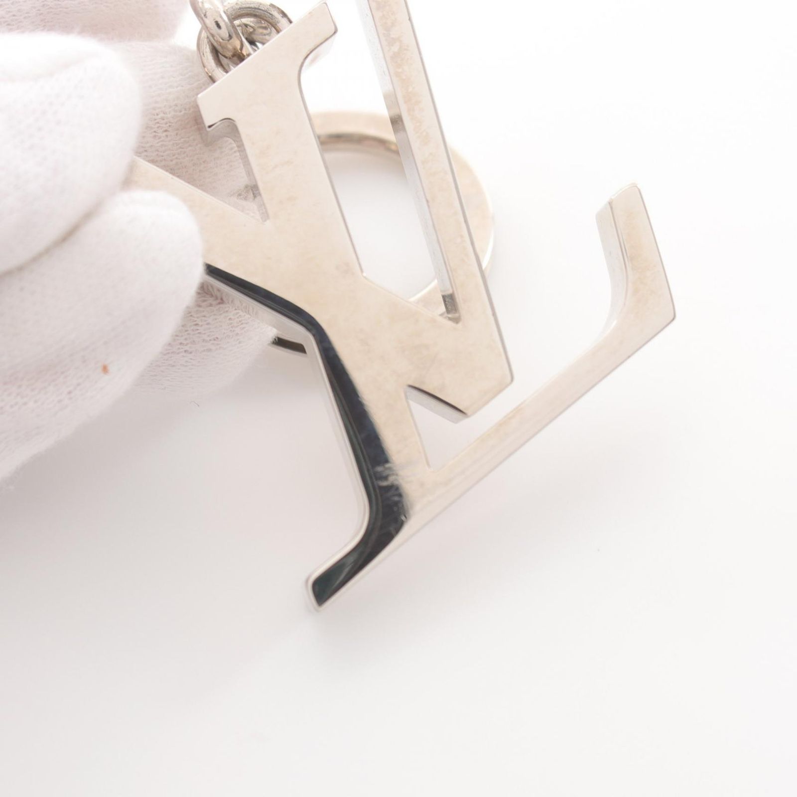 ルイ・ヴィトン ポルト クレ イニシャル LV チャーム ルイ ヴィトン