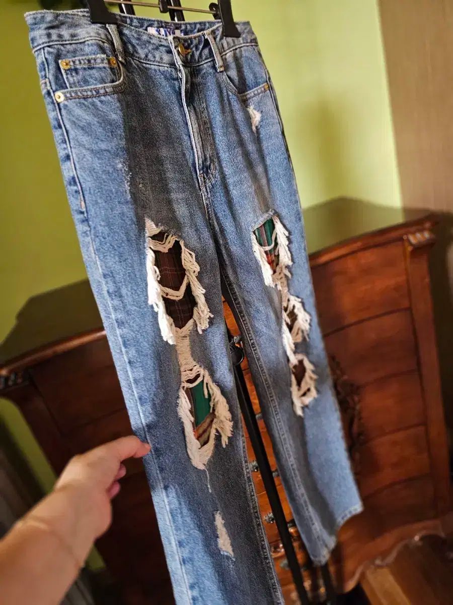 最終値引 The HANDSOME SJYP パッチジーンズ 2020 年