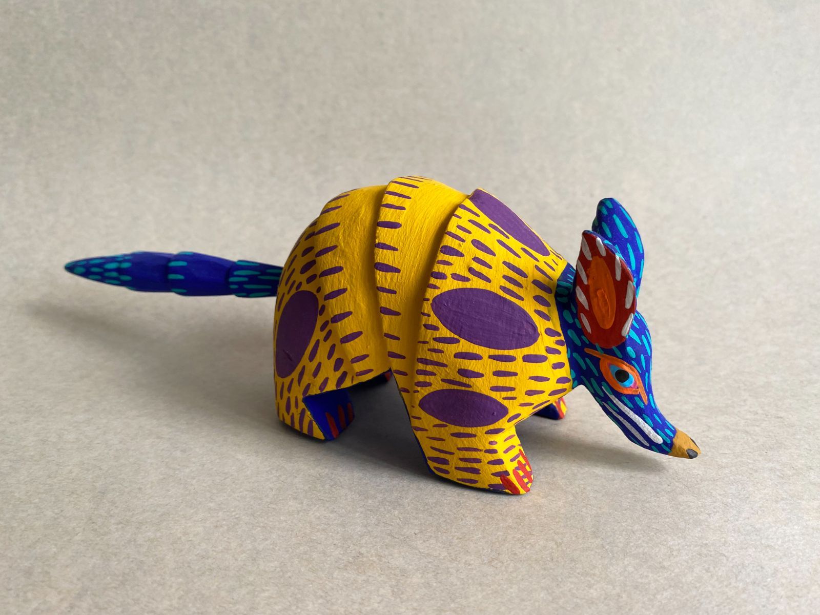 アレブリヘス メキシコ工芸品 【黄色のアルマジロ】 - メルカリ