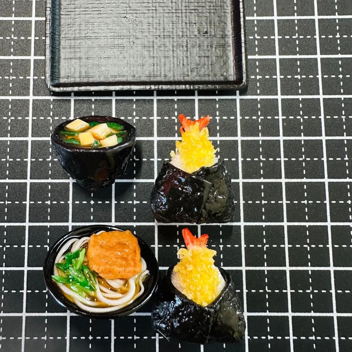 464 天むすときつねうどんセット⭐️ミニチュアフード 天むす おにぎり 