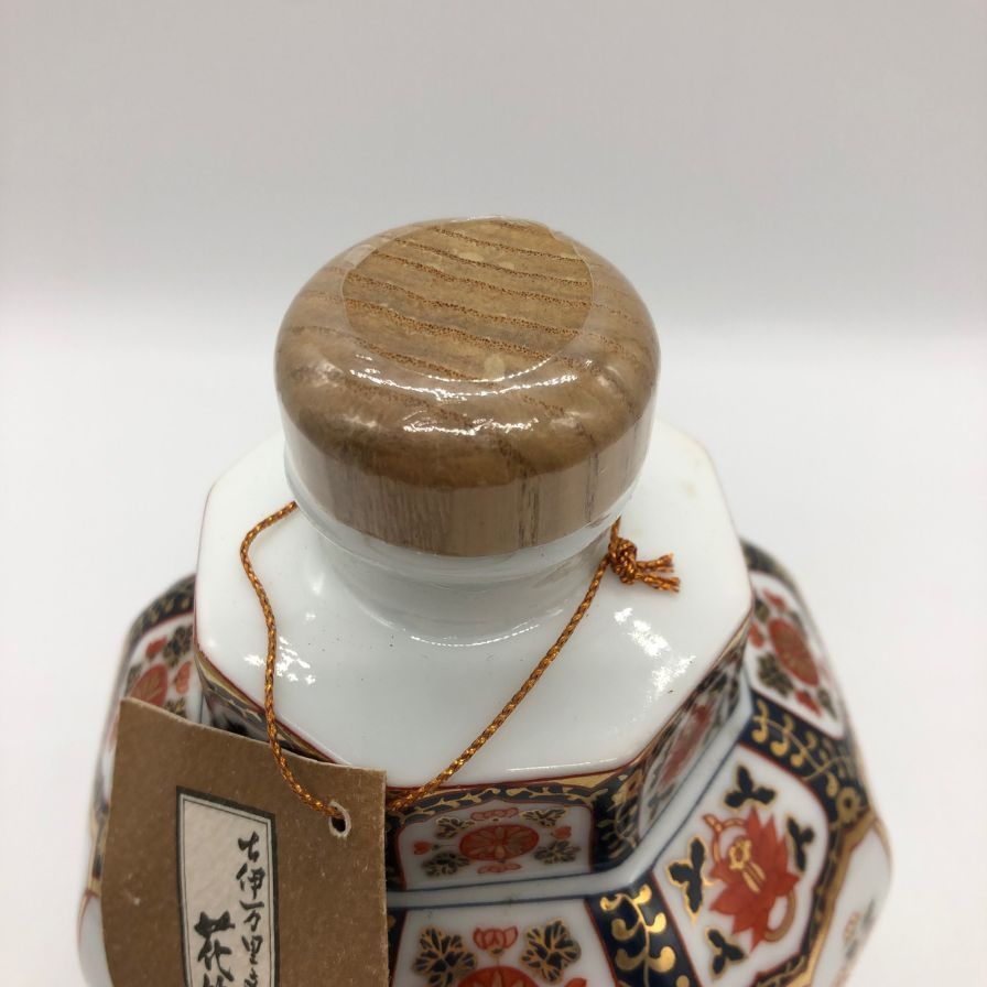 ニッカウヰスキー　 古伊万里花籠文様　陶器型ボトル　（古酒） 特級 NIKKA WHISKY Special Age 古伊万里文様 ''花籠ボトル'' |