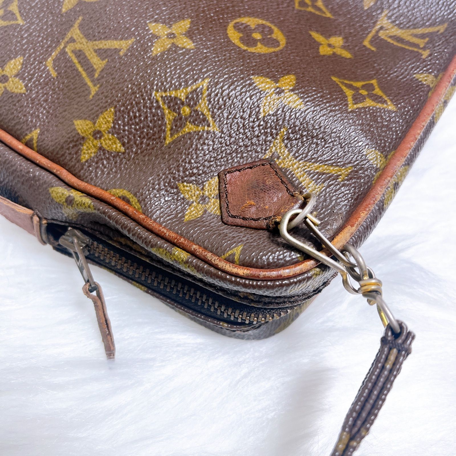 モノグラム ロゴ