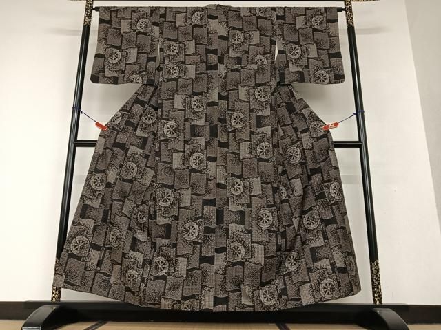 平和屋着物○本場大島紬 泥染め 7マルキ 源氏車文 正絹 逸品