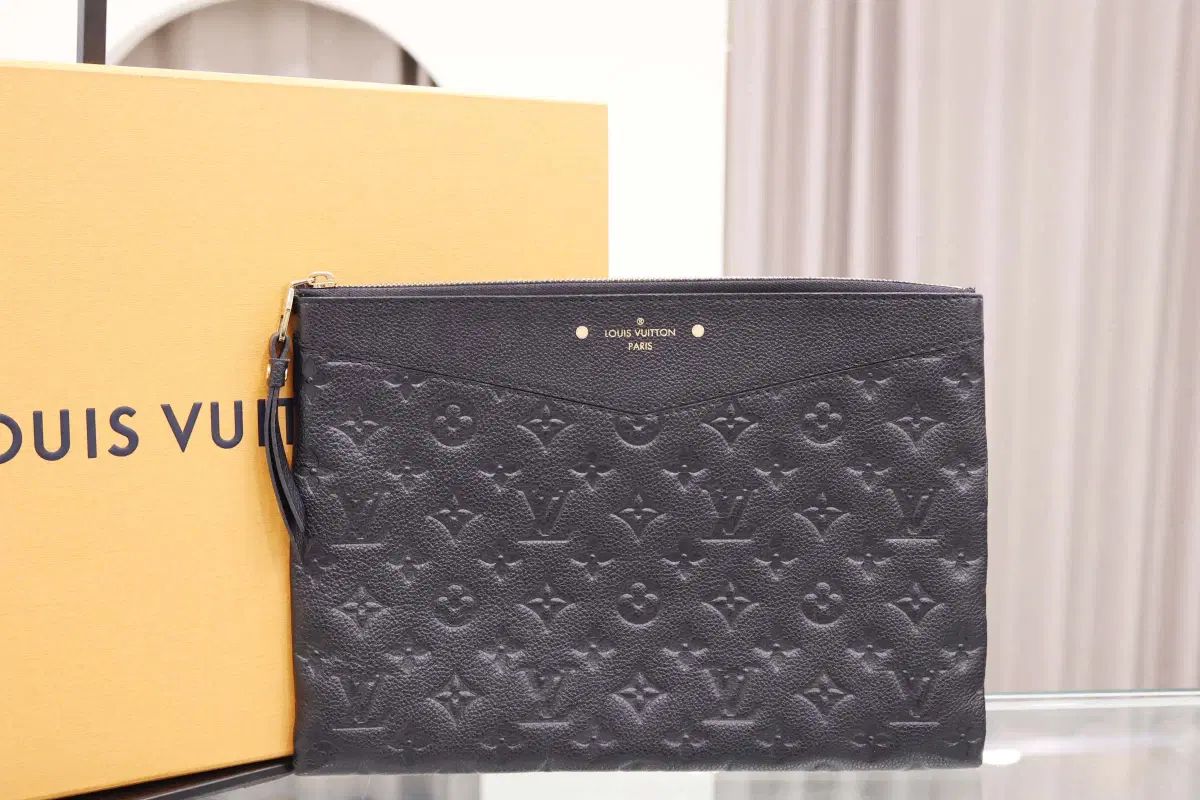 Louis Vuitton ルイヴィトン エンフレンテ デイリー ポーチ クラッチ M62937