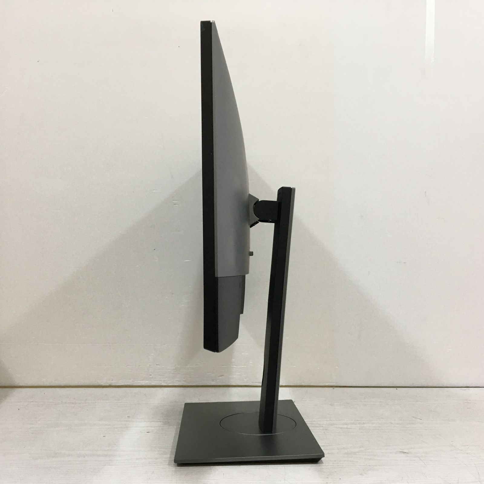 DELL U2718Q