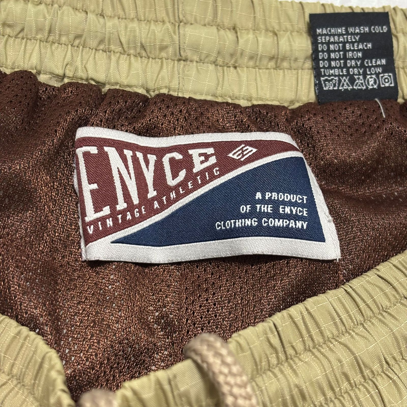 中古 エニーチェ ENYCE ナイロンパンツ トラックパンツ クリーニング 