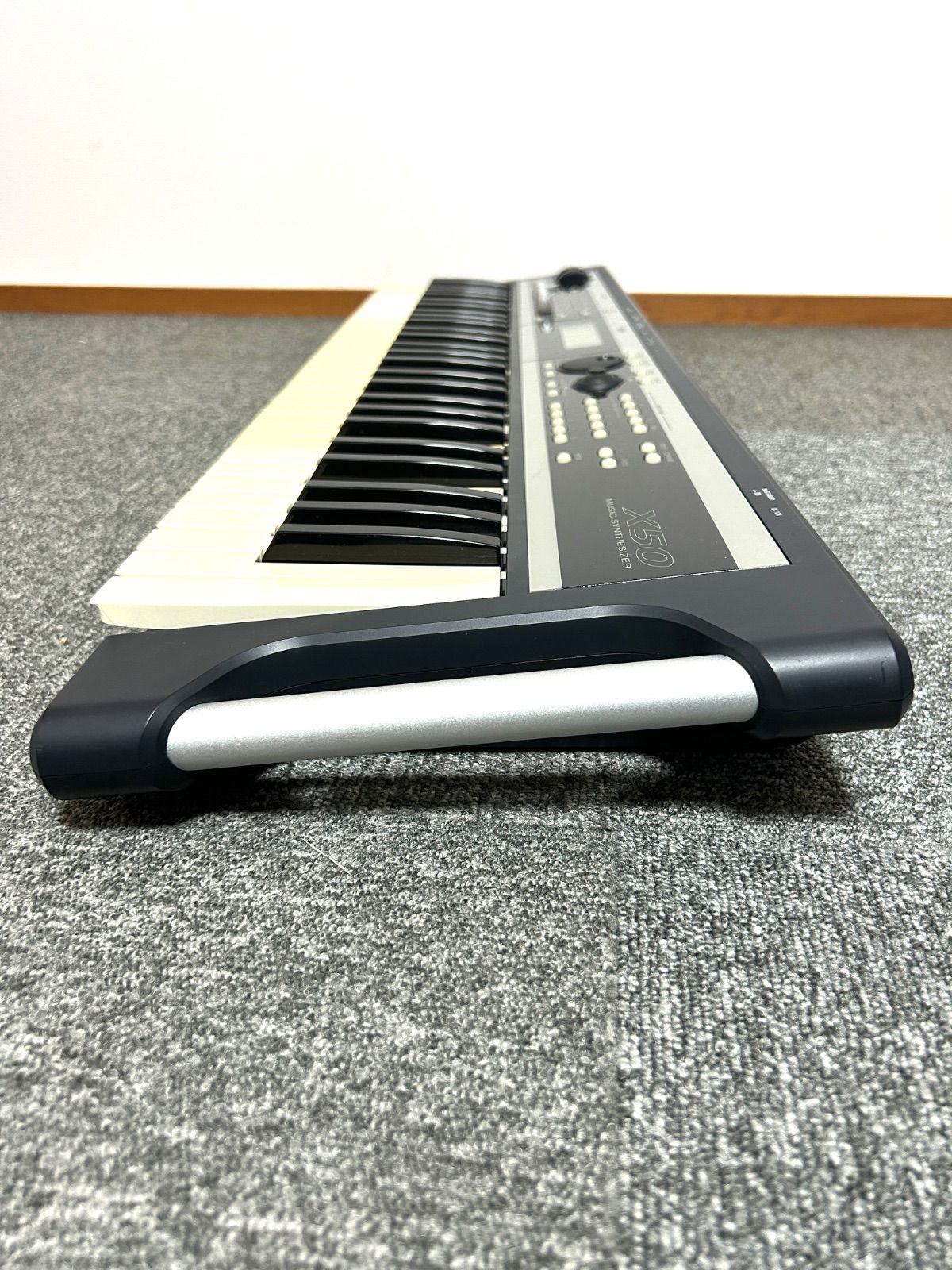 美品 KORG X50 音楽シンセサイザー 61鍵 Korg X50 61-Key Keyboard Synthesizer with Soft Case and