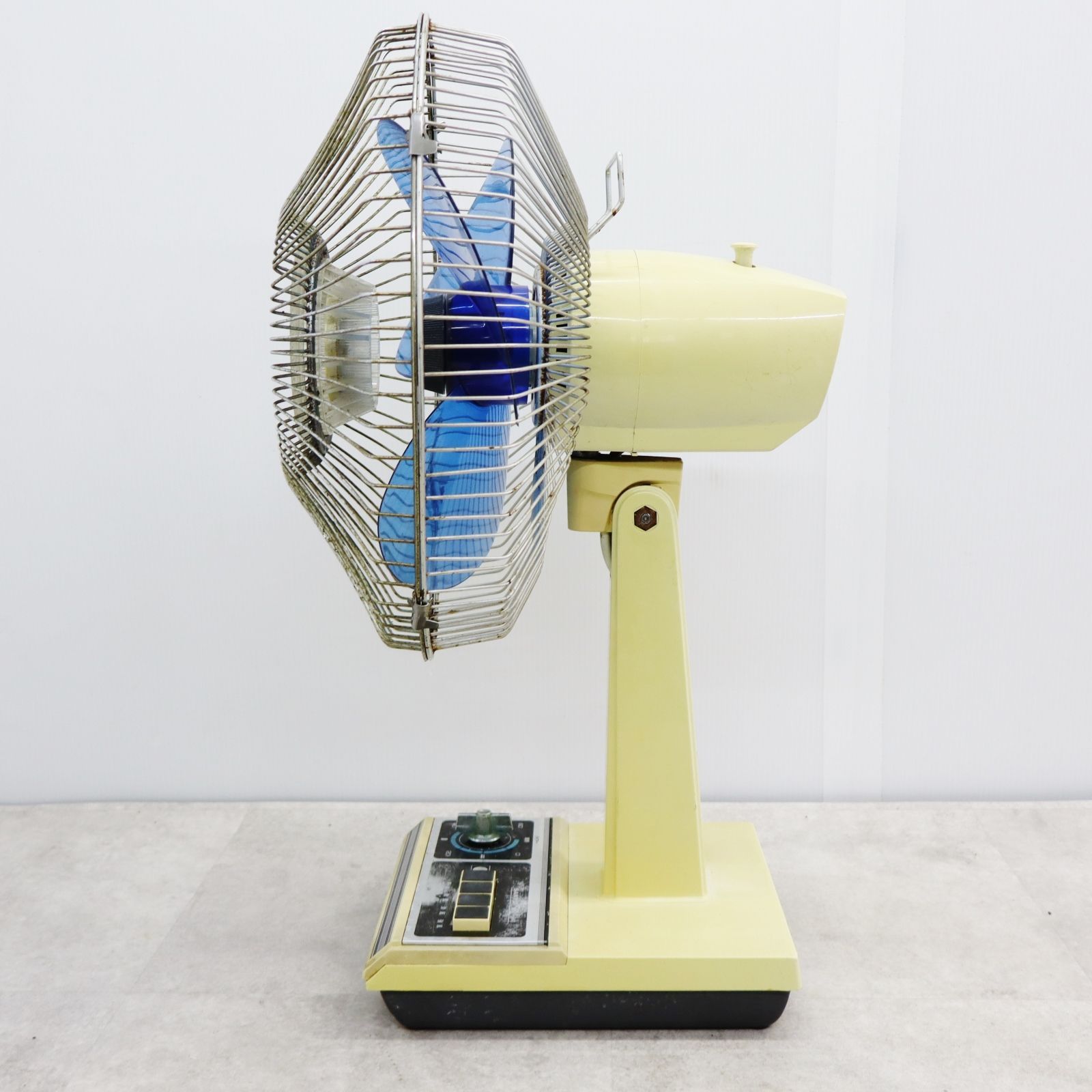 ▽1970年代 レトロ 古民家 ｜卓上扇 扇風機 3枚羽｜SANYO サンヨー EF