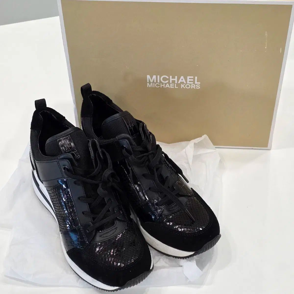 マイケル コア 正規品 黒 スニーカー 240