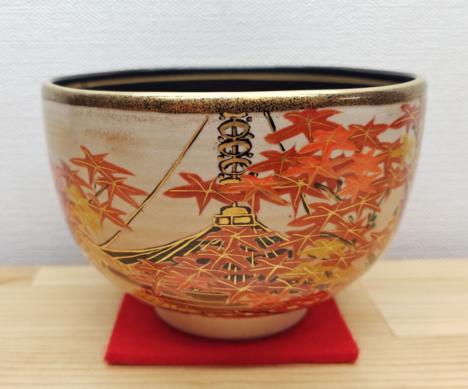 送料込【逢絢亭・新品】茶道具 茶碗 京焼 秋草の図 伊坂清香 紙箱入り 逢絢亭・茶道具 茶碗 京焼 秋草の図 伊坂清香 紙箱入り逢絢