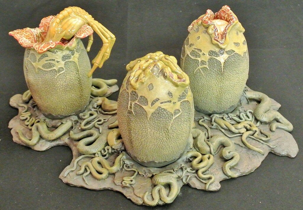 ATTAKUS BLISTER COLD CAST PORCELAIN STATUE ALIEN BIRTH 3 EGGS - 1 FACE HUGGER WWW_STEELWINDOWSANDDOORS_COM
