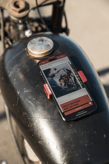 FreakMount フリークマウント サーカスレッド スマートフォンホルダー 超強力マグネット式バイク用スマホホルダーの新型『FREAKMOUNT2