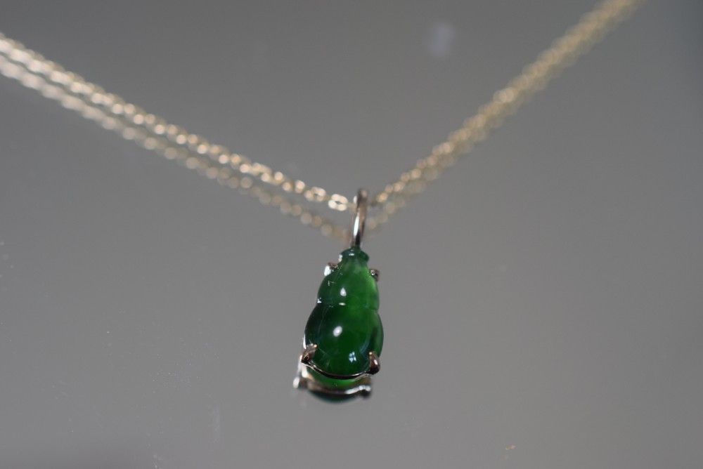 専用ページ❣️氷種小粒翡翠 ネックレス 本翡翠ペンダント k18 平安 玉璧 ミャンマー産 氷種ヒスイ 翡翠