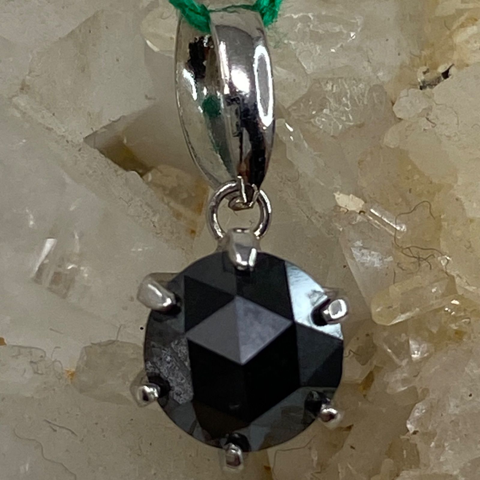 pt900 プラチナペンダント ブラックダイヤモンド 0.68ct - メルカリ