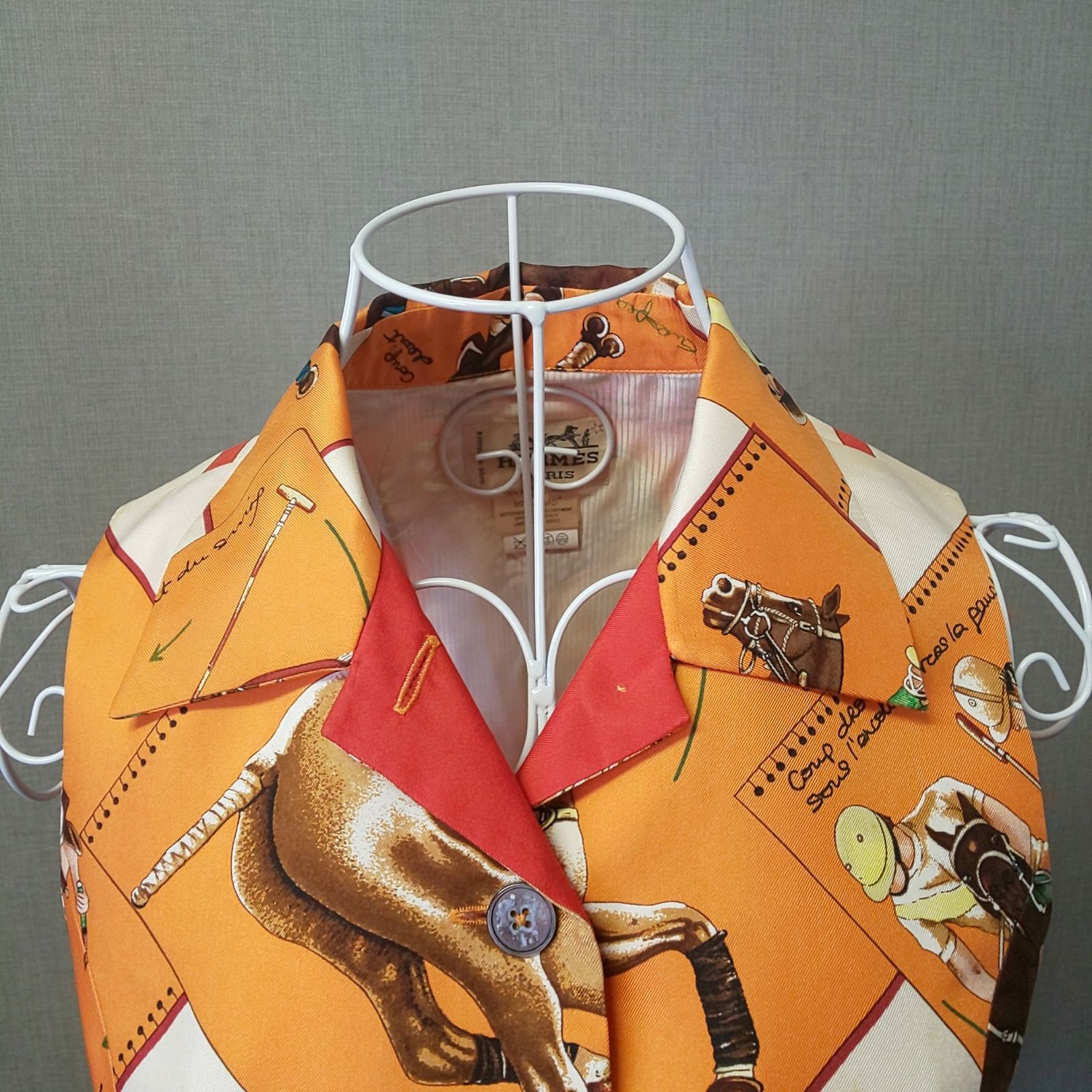 HERMES エルメス ベスト ジレ 馬柄 ホース 薄手 ボタン 902C-05 HERMES エルメス レディース シルク ベスト ジレ 乗馬