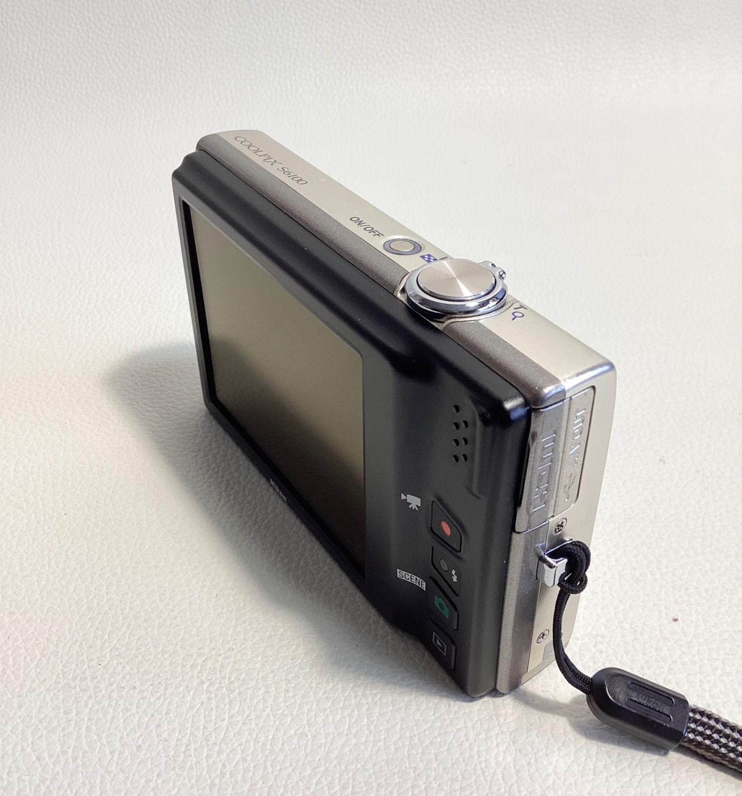 美品】NikonデジタルカメラCOOLPIX S6100 シャンパンシルバー