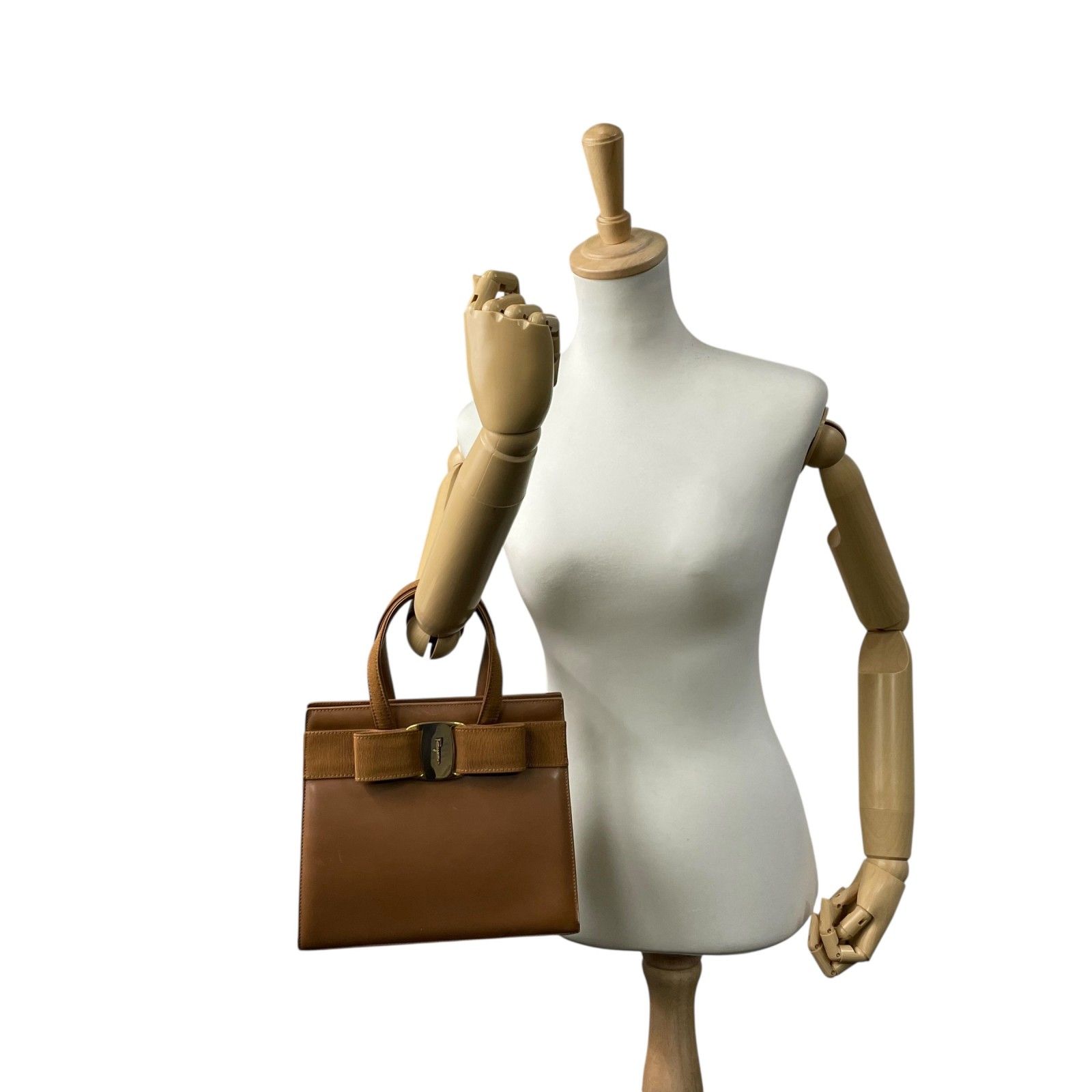 美品●フェラガモ　ハンドバッグ　ヴァラリボン　ゴールド金具　裏地総柄　レザー　黒 Salvatore Ferragamo フェラガモ ヴァラ リボン ハンドバッグ 茶