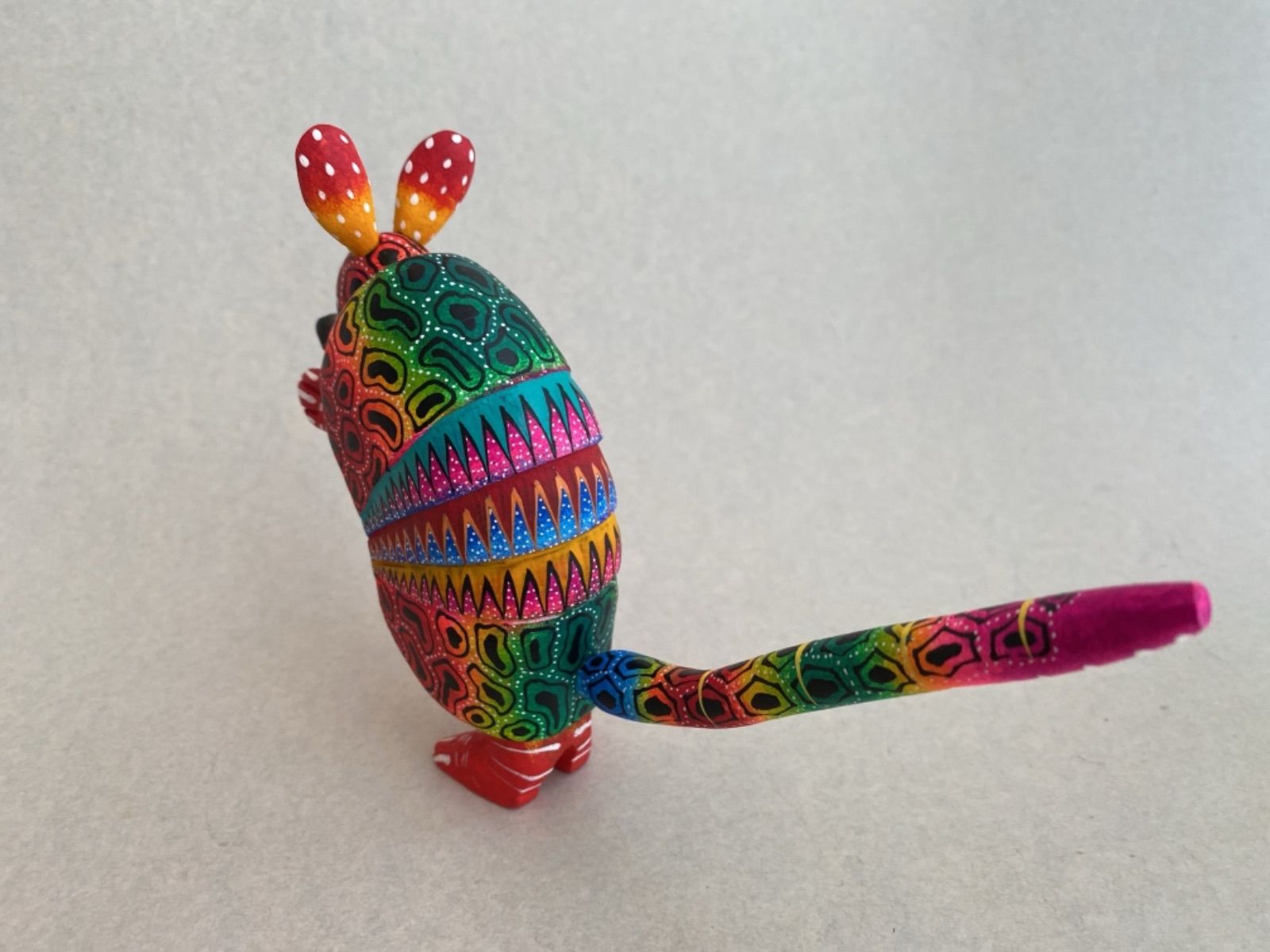 アレブリヘス メキシコ工芸品【二本足のアルマジロ】 - メルカリ