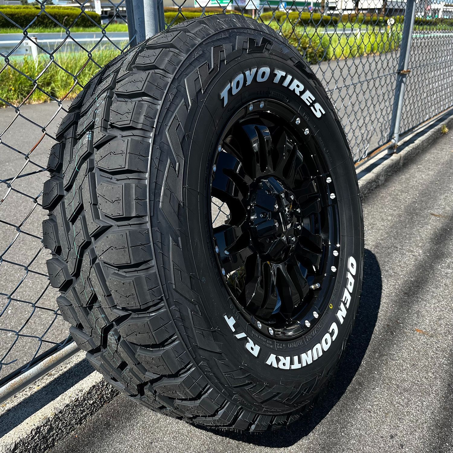 265|70R17