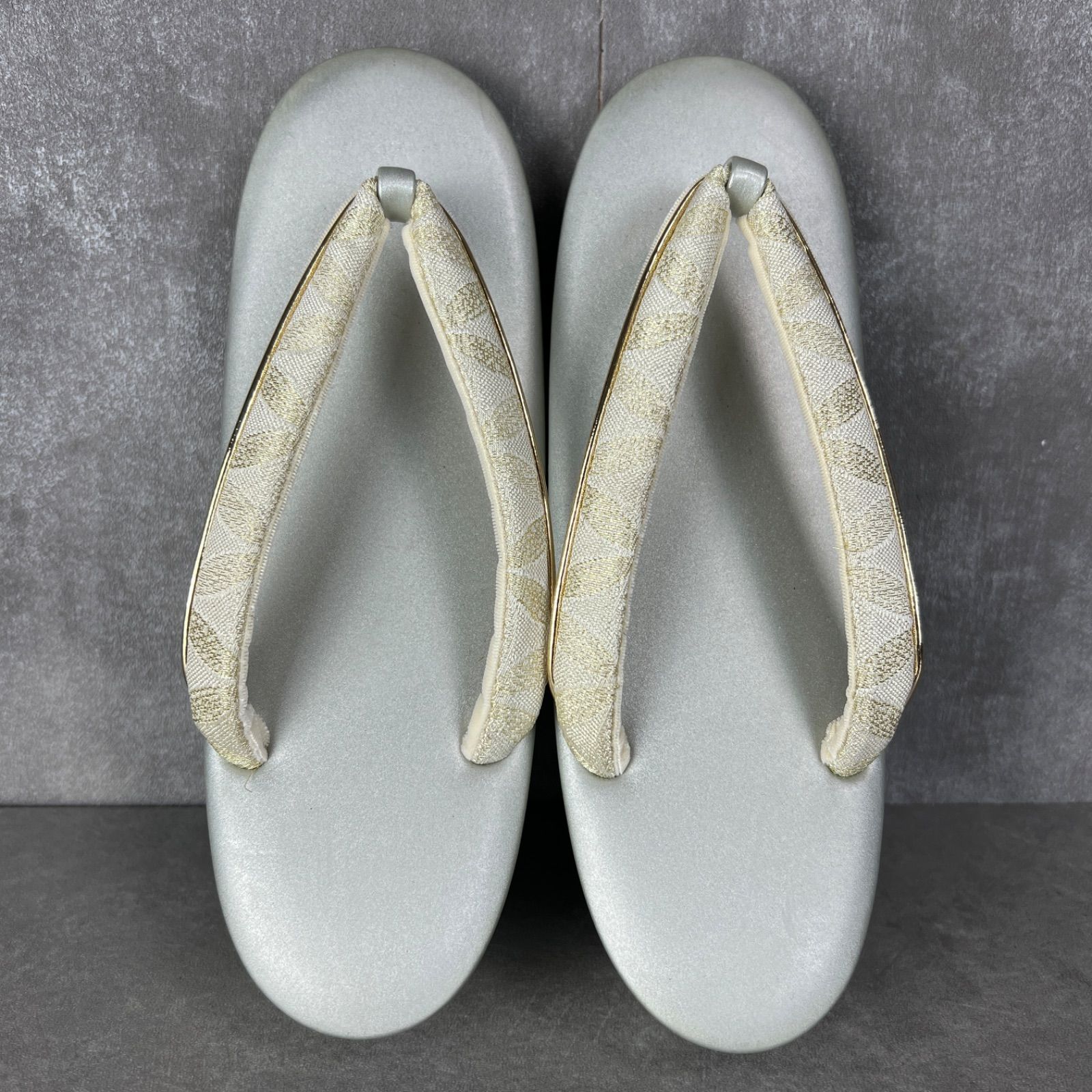 フォローで20％割クーポン配布中 世美庵 シルバー ゴールド系 合皮 レザー レディース草履 バッグ セット 女性 和装 和服 礼装 成人式 振袖 卒業式 入学式 冠婚葬祭 式典 結婚式 靴 鞄 ハンドバッグ ポーチ 25A8290SR0000-06