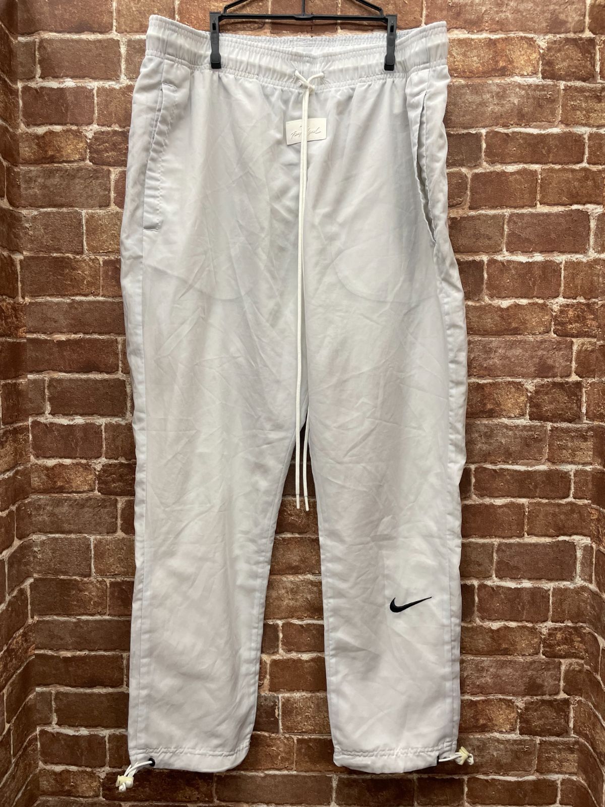 NIKE ×FEAR OF GODウーブンパンツ BV4417-043 ホワイト 【公式通販】