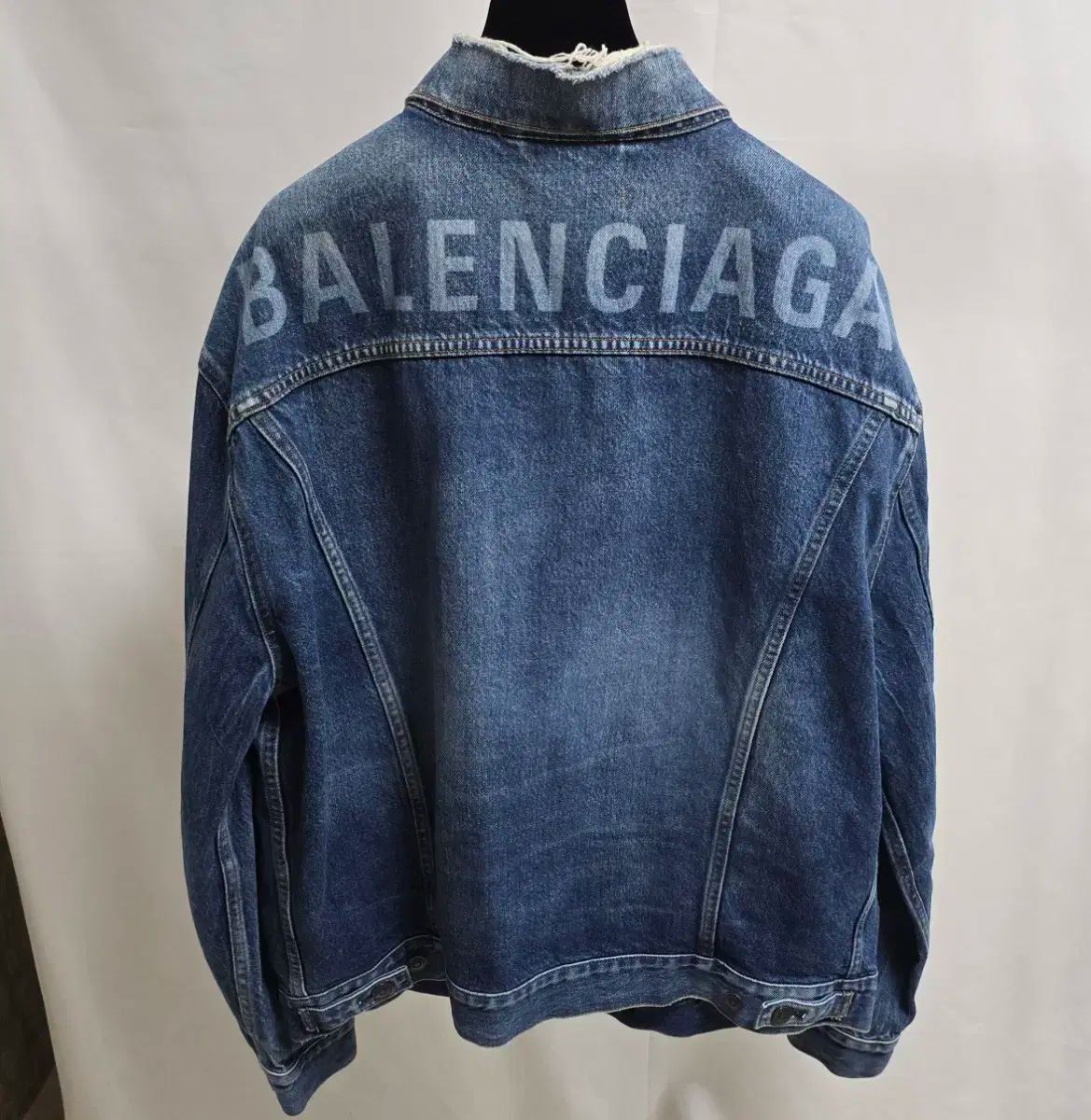 雷市場（ポンジャン）商品韓国直送】 40 BALENCIAGA(バレンシアガ) バックロゴ デニム ジャケット サイズ 105 出品 - メルカリ