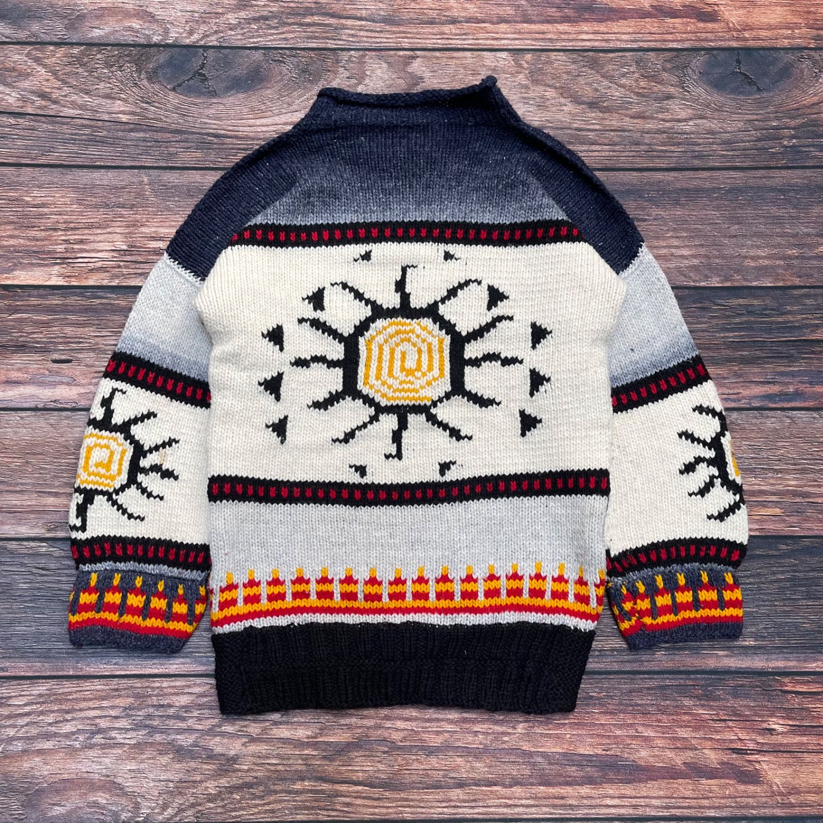 エクアドル ニット ハンドメイド ロールネック むつかしく 太陽