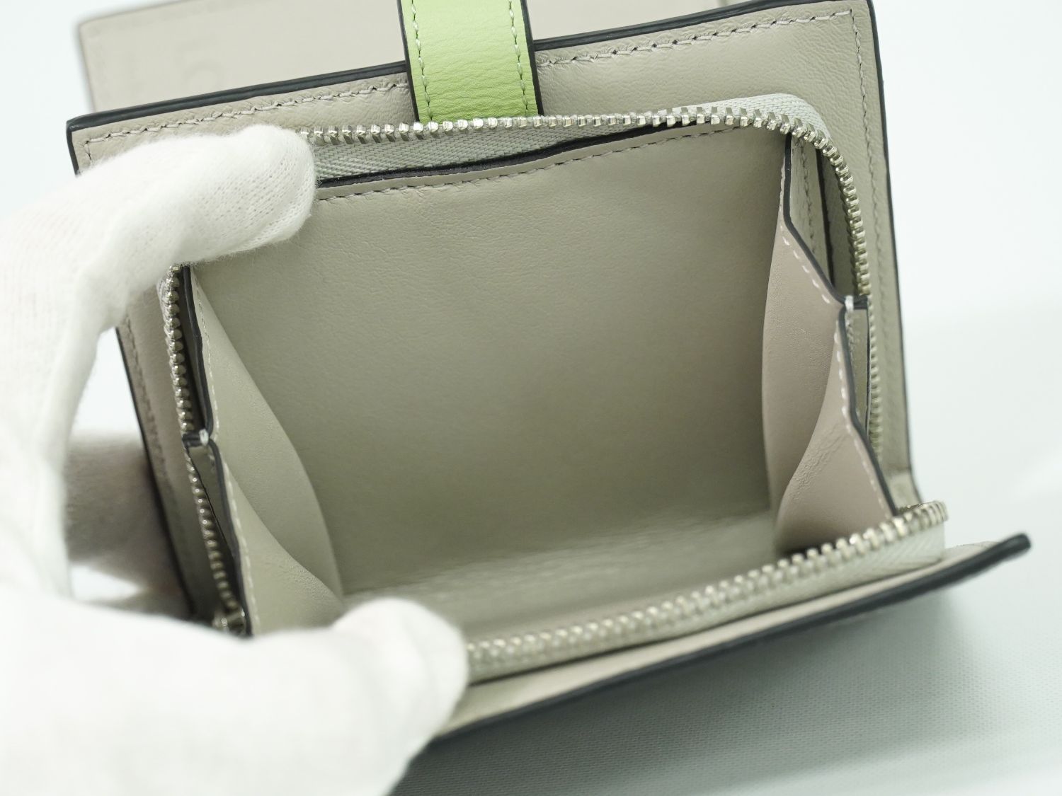 本物 ロエベ LOEWE レザー 二つ折り 折財布 コンパクトウォレット  