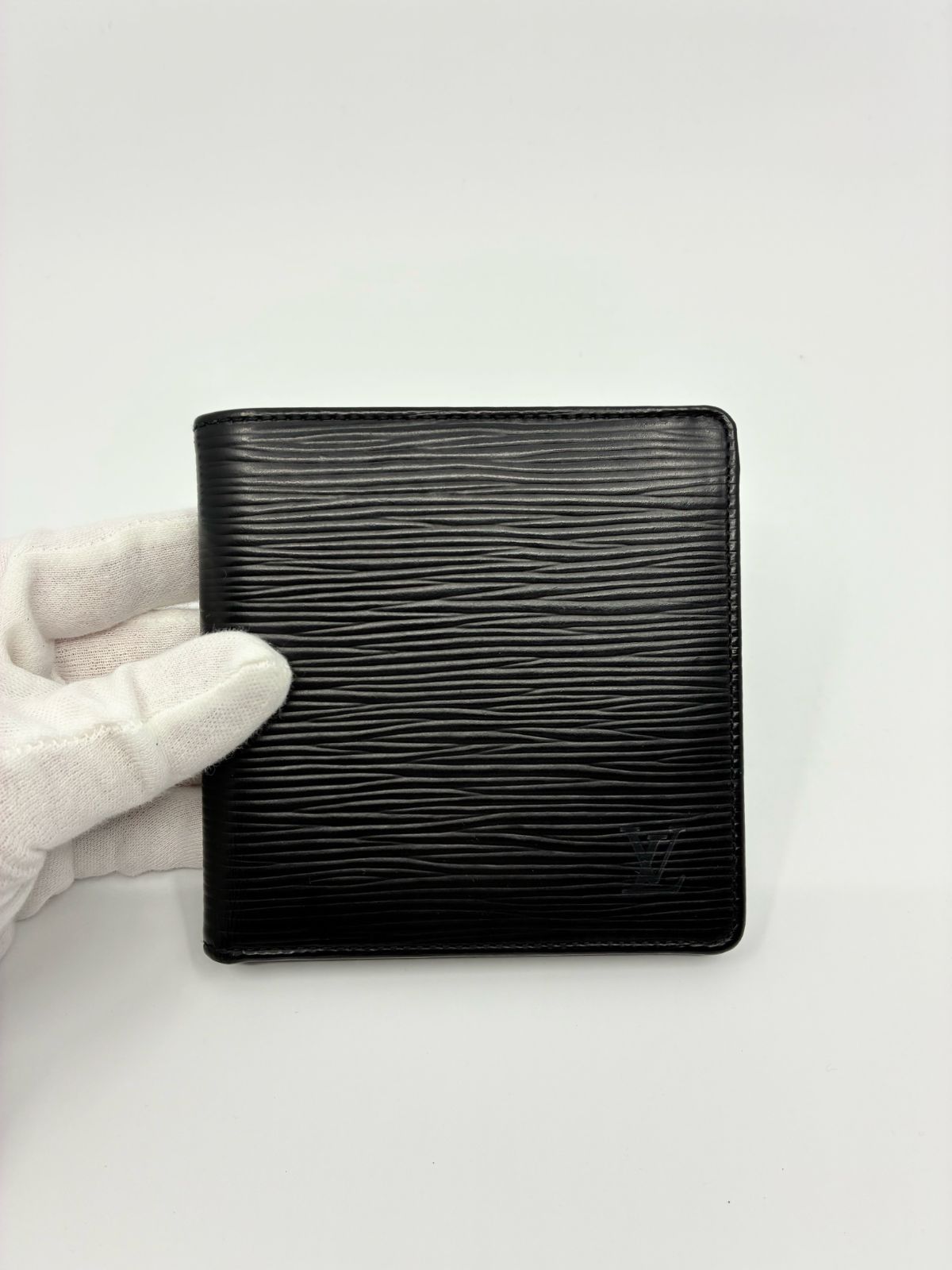 ルイヴィトン LOUIS VUITTON エピ 二つ折り財布 黒 ブラック
